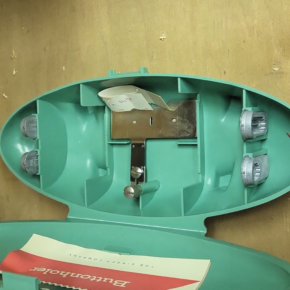Singer buttonholer - Picture 3 of 4